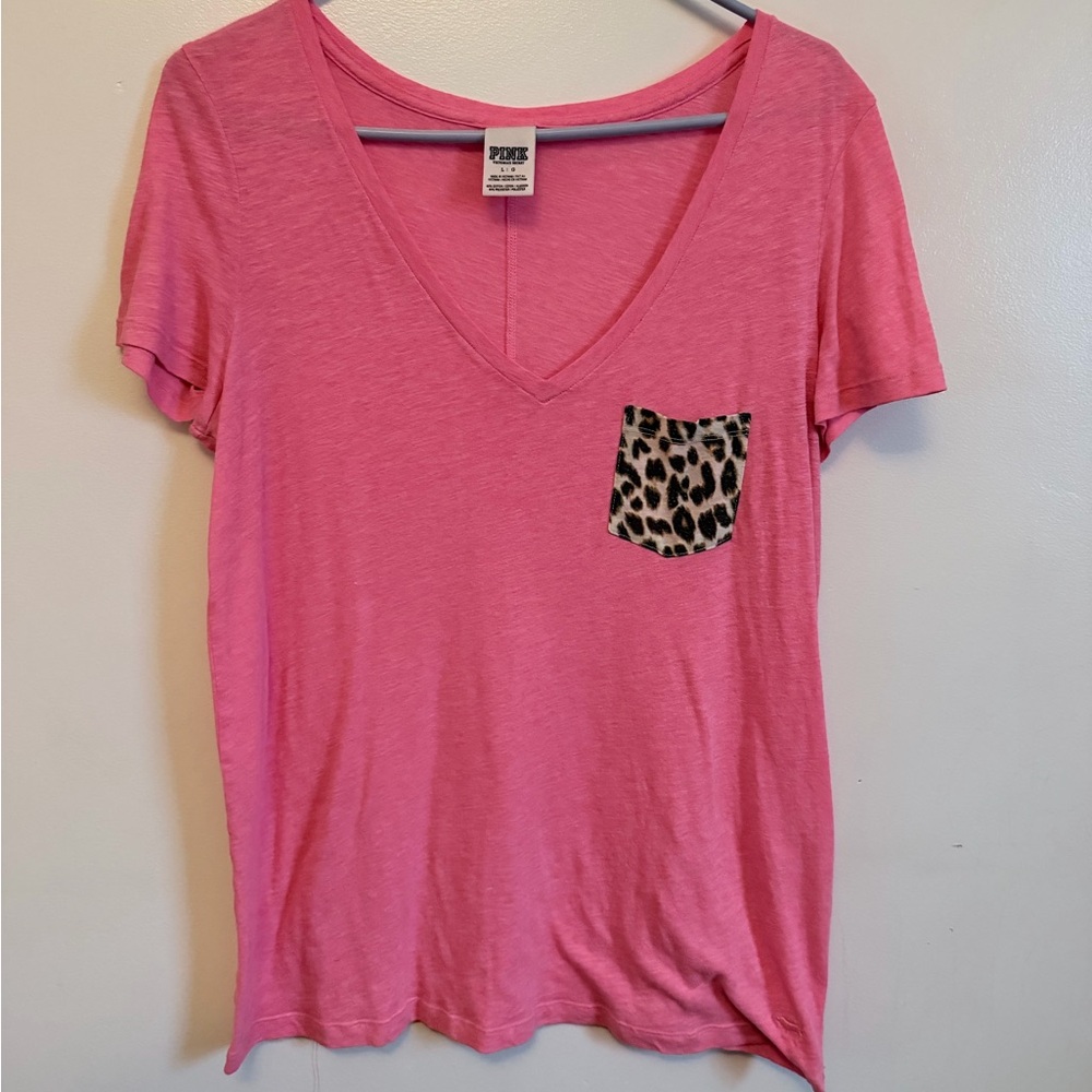 🩷SOLD🩷 PINK Victoria's Secret  Pink V-Neck Tee with Leopard Pocket